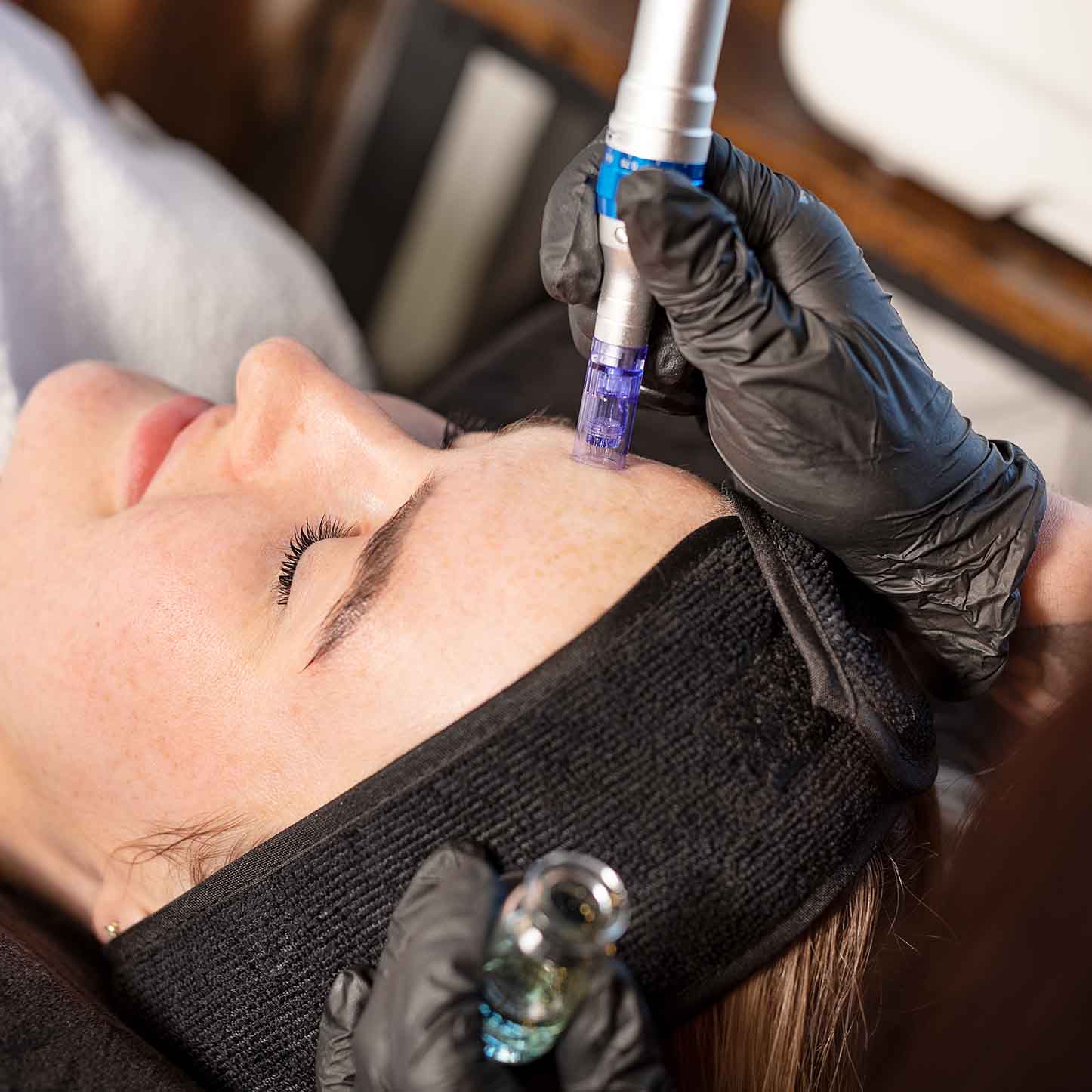 Gesichtsbehandlung einer Frau im Kosmetikstudio Patrizia Ferraro