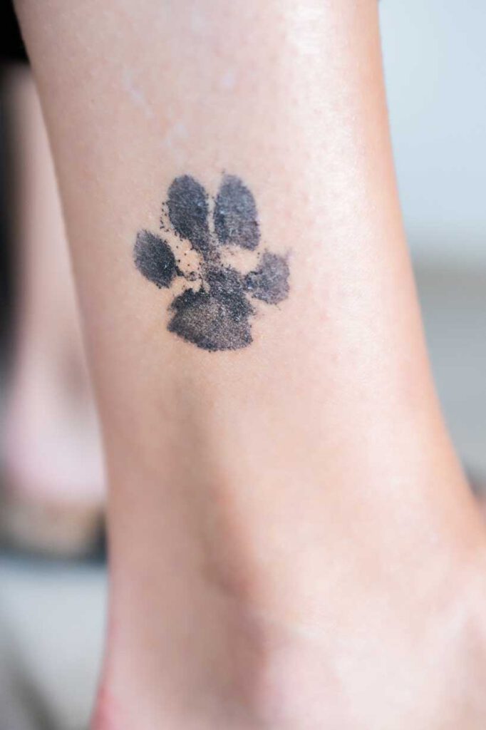 Tattoo einer Tierpfote